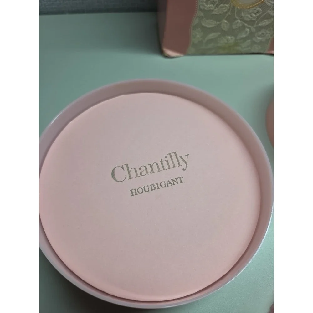 Vintage CHANTILLY by Houbigant Dusting Powder 5 oz  New York NOS